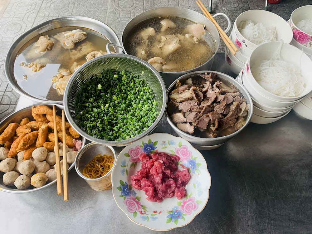 It’s an excellent spot for anyone seeking a traditional bowl of Hue’s famous noodle soup